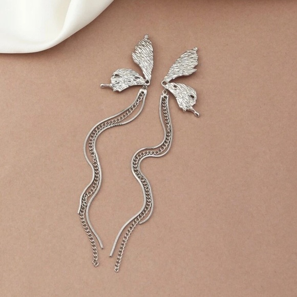 💚3/$30!! Lovely Minimalist Metallic Butterfly Chain Layered Tassel Earrings - Picture 5 of 6